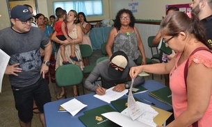 Arthur Neto entrega 200 títulos definitivos a moradores de comunidade em Manaus 