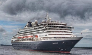 Transatlântico com turistas norte-americanos atraca no Porto de Manaus 