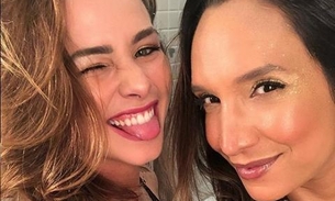 Atriz da Globo se declara para namorada 16 anos mais velha durante viagem