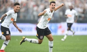 Corinthians bate o Oeste, mantém a liderança de grupo e ajuda o São Paulo