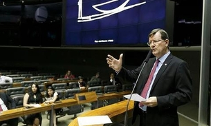 “Bolsonaro pratica atentado à soberania nacional ao garantir livre entrada de estrangeiros”, diz deputado