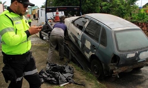 Operação Sucata remove carros abandonados em Manaus 
