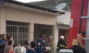Homem morre carbonizado após casa pegar fogo em Manaus