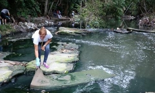 Voluntários realizam limpeza de igarapé do Mindú em Manaus