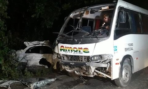Veja fotos do grave acidente entre carro e micro-ônibus em Manaus