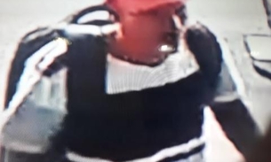 Câmeras mostram bandidos usando escopeta para assaltar loja em Manaus