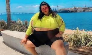 Dançarina de Anitta responde comentário gordofóbico de Danilo Gentili