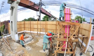 Prefeitura inicia recuperação estrutural de passarela na avenida Torquato Tapajós