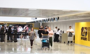 Criança dribla segurança e embarca sem passagem e sozinho em avião 