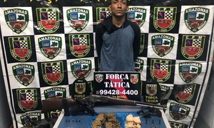 Após denúncia de vizinhos, homem é preso com rifle, pistola e drogas em Manaus