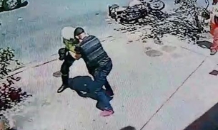 Vídeo mostra agente de trânsito sendo agredido após multar motorista em Manaus