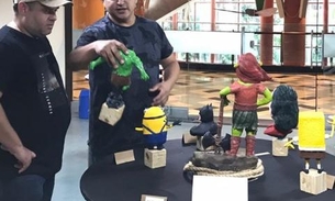 Artesão expõem personagens geeks feitos de material reciclável neste sábado