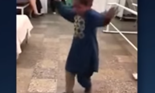  Vídeo de menino dançando após ganhar prótese de perna viraliza 