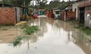 Chuva causa estragos e deixa moradores desesperados em Manaus
