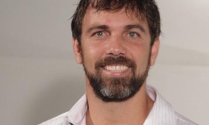 Marcelo Faria posa com irmão e semelhança chama atenção: ‘podiam ser gêmeos’