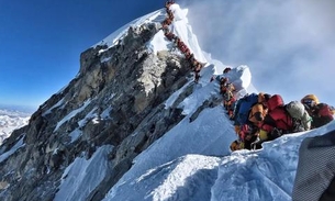 Congestionamento no monte Everest pode ter causado morte de alpinistas