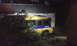 Motorista perde o controle e ônibus invade casa em Manaus 