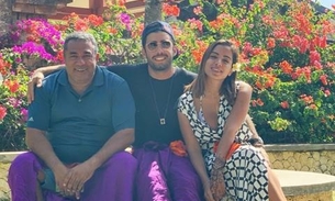 Pedro Scooby posta nova foto ao lado de Anitta e do 'sogrão' em viagem romântica