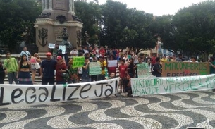 Manifestantes pedem a legalização da maconha em Manaus 