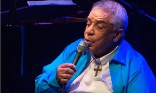 Agnaldo Timóteo melhora e já consegue conversar com familiares