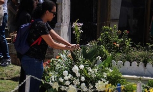 Amigos e fãs prestam últimas homenagens a Óscar Ramos