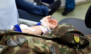Militares do Exército fazem campanha para doar sangue em Manaus