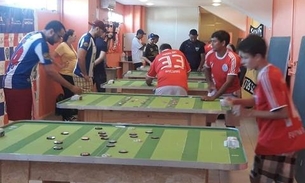 Federação promove campeonato de futebol de mesa em shopping de Manaus 