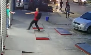 Família de sargento assassinado se revolta com soltura e ataca suspeitos em Manaus