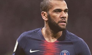 Daniel Alves anuncia saída do Paris Saint-Germain após duas temporadas