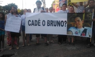 Familiares de desaparecido cobram explicações da PM durante protesto em Manaus