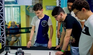 Escola oferece oficinas gratuitas de robótica, realidade virtual e games para crianças e adolescentes