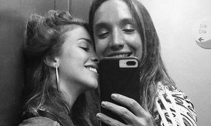 Atriz novinha da Globo posta vídeo beijando namorada, filha de Wolf Maya
