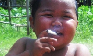 Saiba como está aos 13 anos, o ‘bebê fumante’ da indonésia