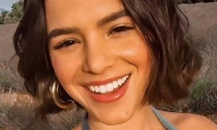 Curvas de Bruna Marquezine roubam a cena em tapete vermelho de premiação