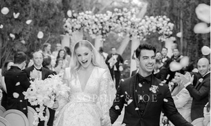 Sophie Turner e Joe Jonas divulgam foto do casamento em castelo na França