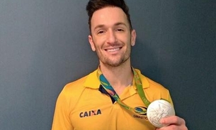 Diego Hypolito surge pela 1ª vez com namorado 'advogado gato'  