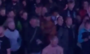 Vídeo: Casal faz sexo oral durante show de metal e é elogiado pelo cantor