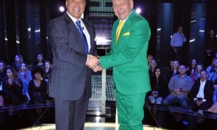 Vice da RedeTV! troca cor que usava no cenário há 9 anos e nega relação política