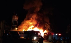 Incêndio de grandes proporções atinge empresa de ônibus no Amazonas