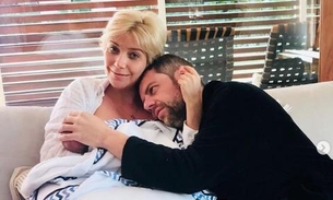 Luiza Possi posta foto amamentando o filhinho e se declara ao marido