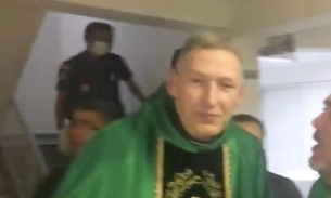 Padre Marcelo se pronuncia após queda: ‘Maria pisou na cabeça da serpente’