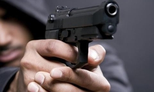 Em Manaus, homem é fuzilado por criminosos na garagem de casa abandonada 