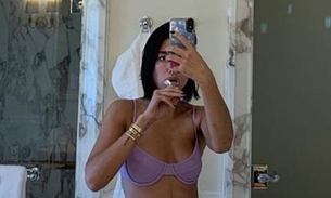 De sutiã e calcinha, Dua Lipa mostra intimidade em quarto de hotel