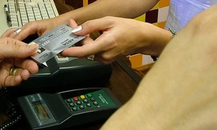 Projeto prevê cobrar tarifa fixa para comércio operar cartão de débito