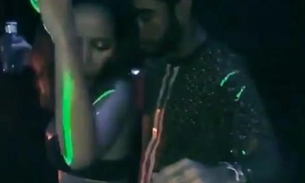 Anitta rebola e se esfrega em Pedro Scooby em festa em Ibiza