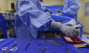 Cirurgiões do Amazonas paralisam serviços por atraso de salários