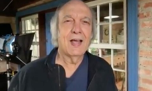 Vídeo: Erasmo Carlos cai do palco durante show 