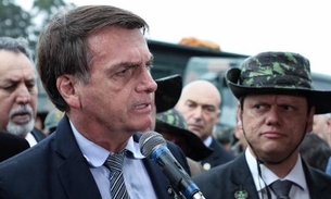 Cocozinho petrificado de índio barra licenciamento de obras, diz Bolsonaro