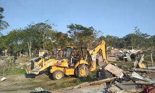 Invasores têm barracos demolidos em reintegração de posse no Tarumã