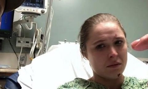 Ronda Rousey posta foto com parte do dedo pendurado após acidente em filmagem